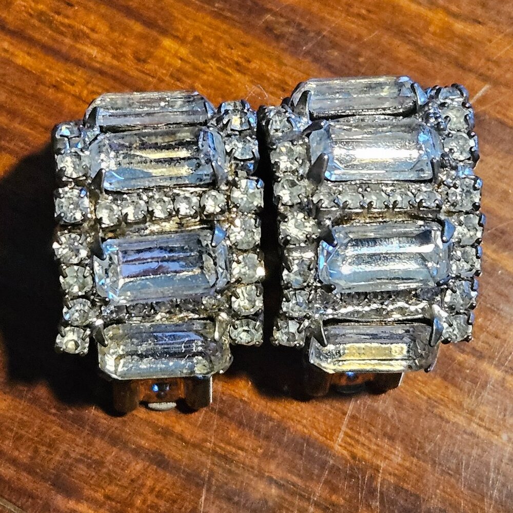 SUMMER JAY STRONGWATER SILVER SWAROVSKI RHINESTONE CRYSTAL HOOP CLIP ON EARRING